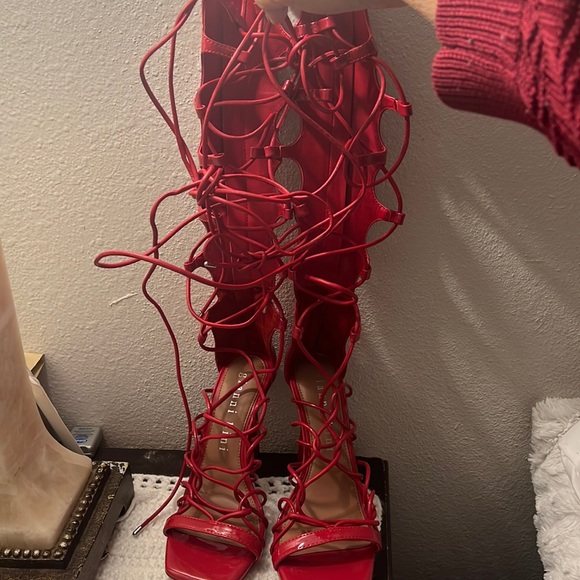 GIANNI. BINI.  Have.  2 pairs. 8 and. 7.  Only. Today 20 dollars - Picture 3 of 8